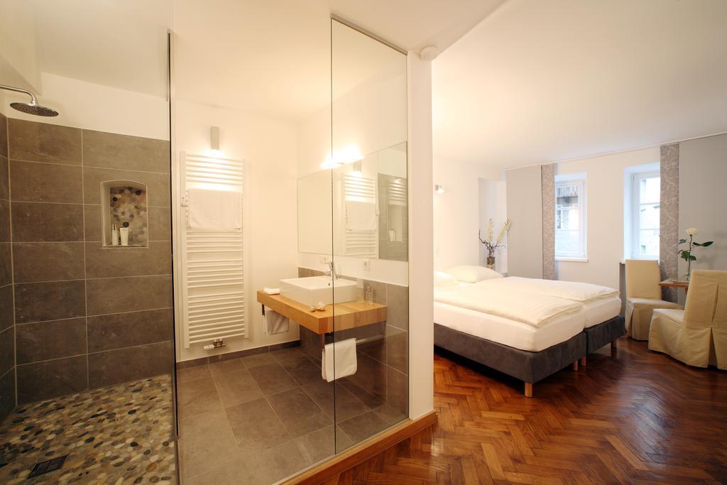 Hotel Fuchsstuben Burghausen Zimmer foto