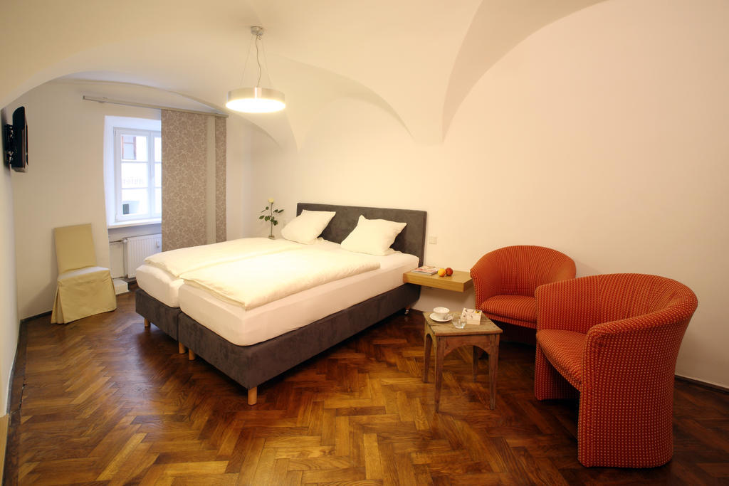 Hotel Fuchsstuben Burghausen Zimmer foto