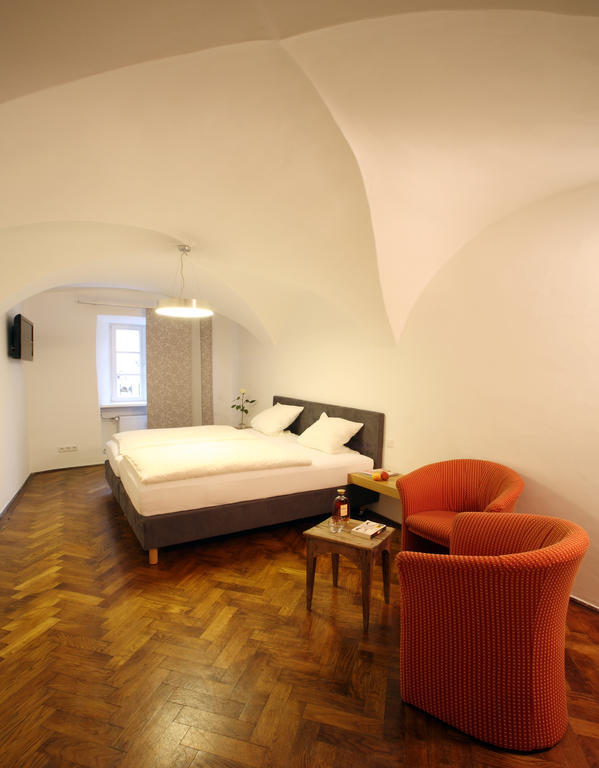 Hotel Fuchsstuben Burghausen Zimmer foto
